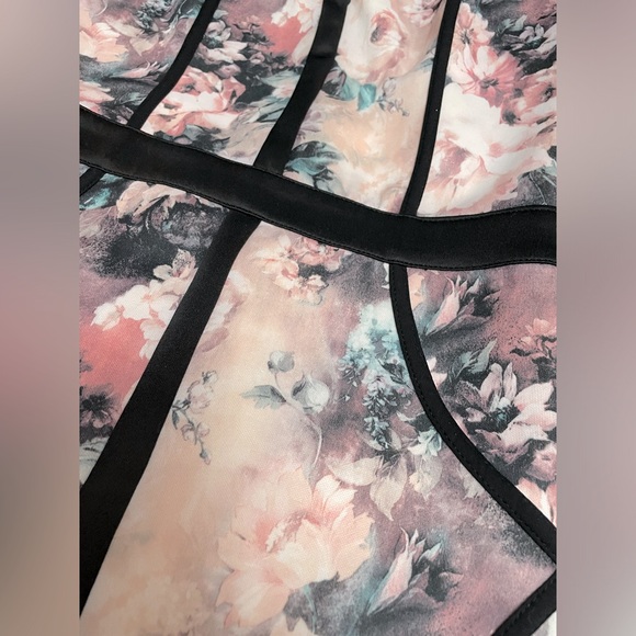 Rose/Floral Halter Dress!💕 - Picture 6 of 8